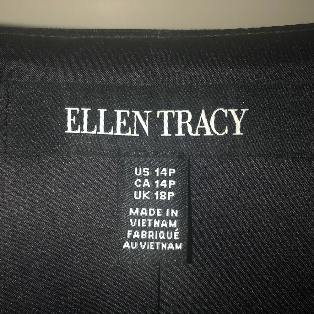 Beautiful suit jacket separate. Petite 14. Eyelet closure. Peplum style.